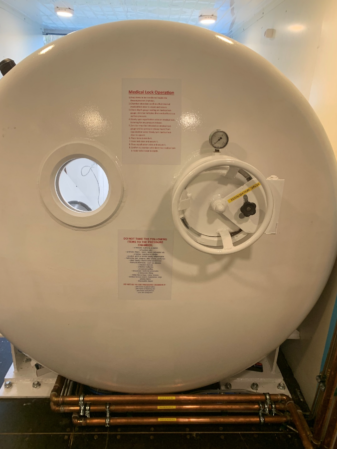 3521-1-8m-containerised-hyperbaric-chamber_1