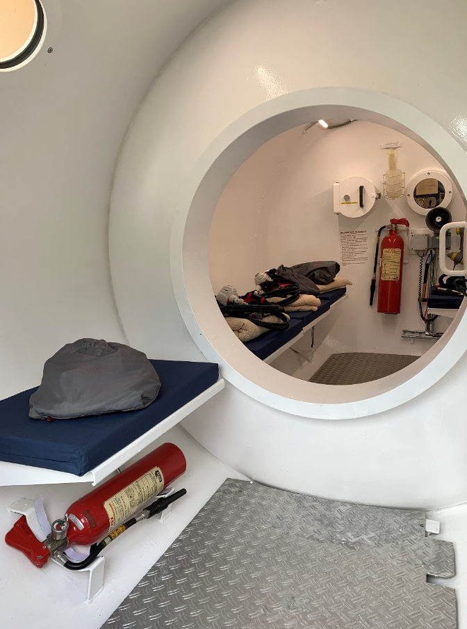 3521-1-8m-containerised-hyperbaric-chamber_6