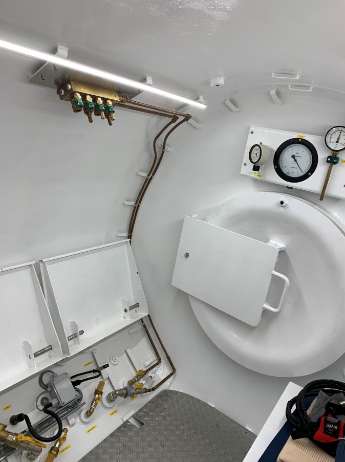 3521-1-8m-containerised-hyperbaric-chamber_4