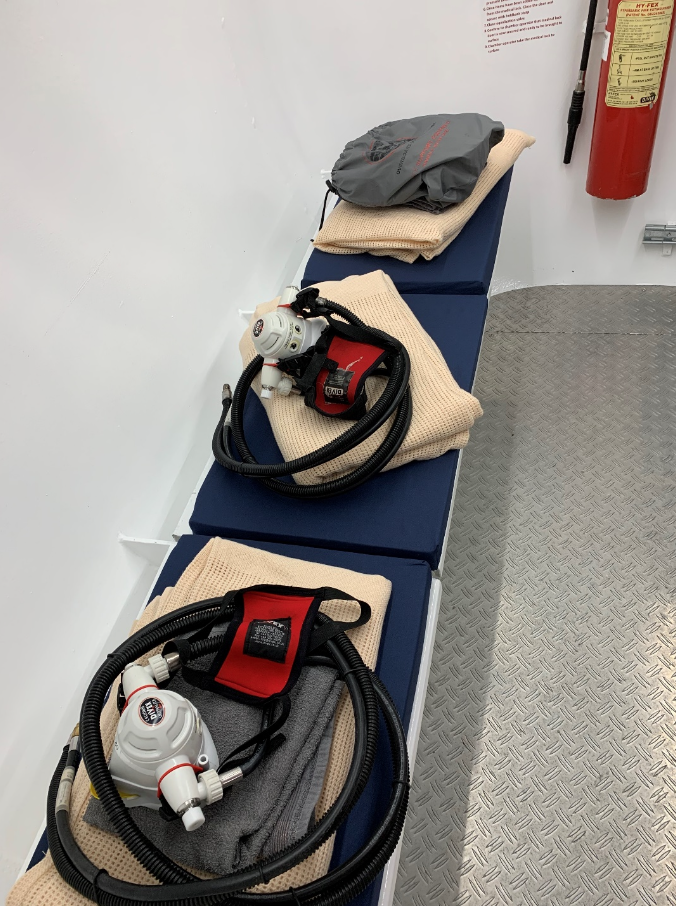 3521-1-8m-containerised-hyperbaric-chamber_5