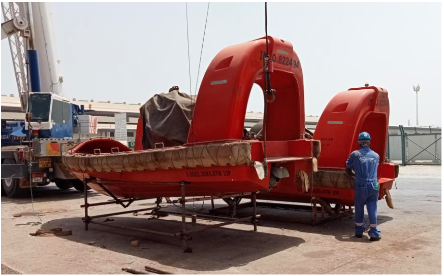 3711-15-men-frc-with-2x-single-arm-davit_1