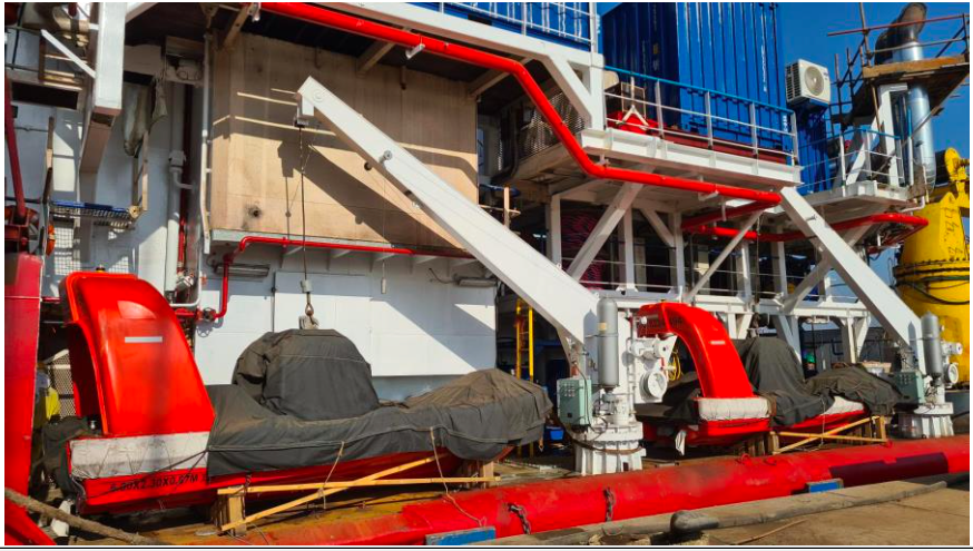 3711-15-men-frc-with-2x-single-arm-davit_3