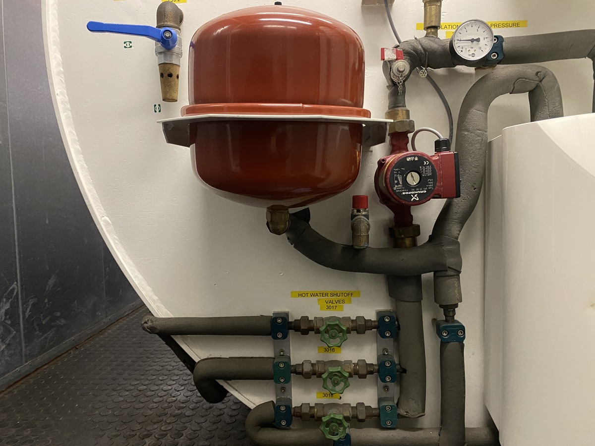 3729-haux-diver-deck-decompression-chamber_7