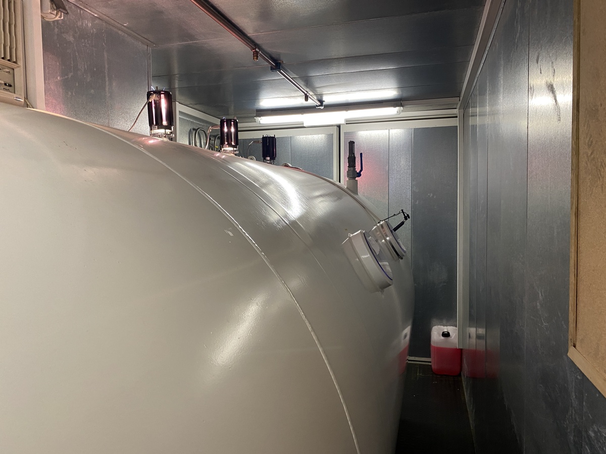 3729-haux-diver-deck-decompression-chamber_6