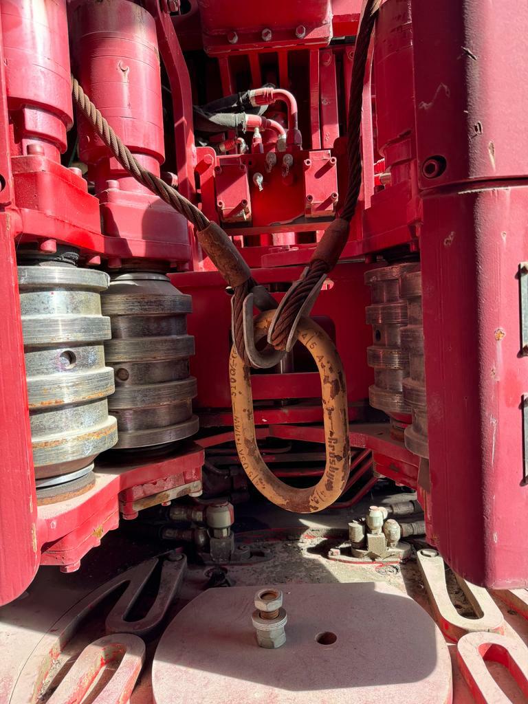 3787-nov-st120-iron-roughneck_12