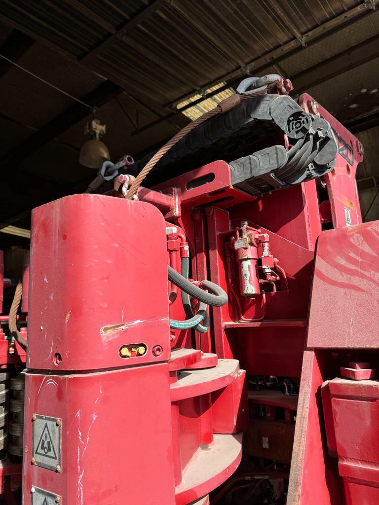 3787-nov-st120-iron-roughneck_2