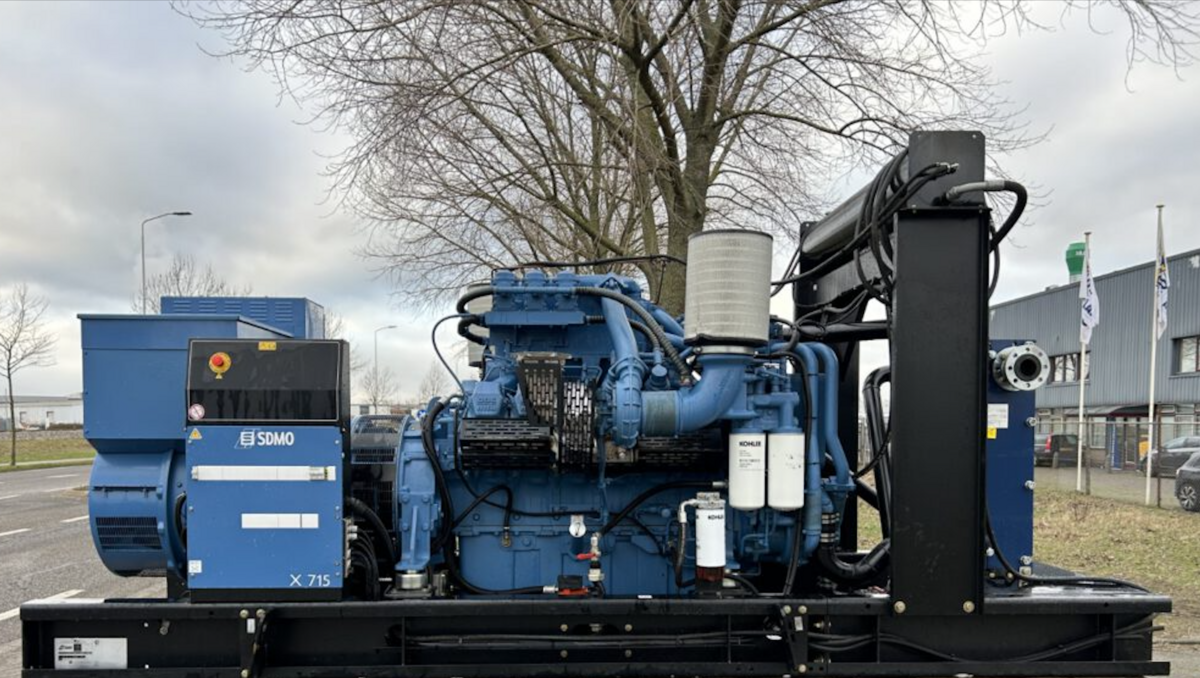 3796-mtu-12v2000-marine-engine-low-hours_1
