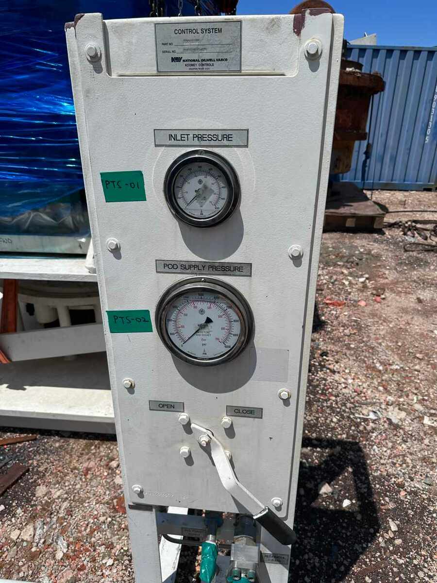 3935-nov-112-line-multiplexer-pod-stand_2