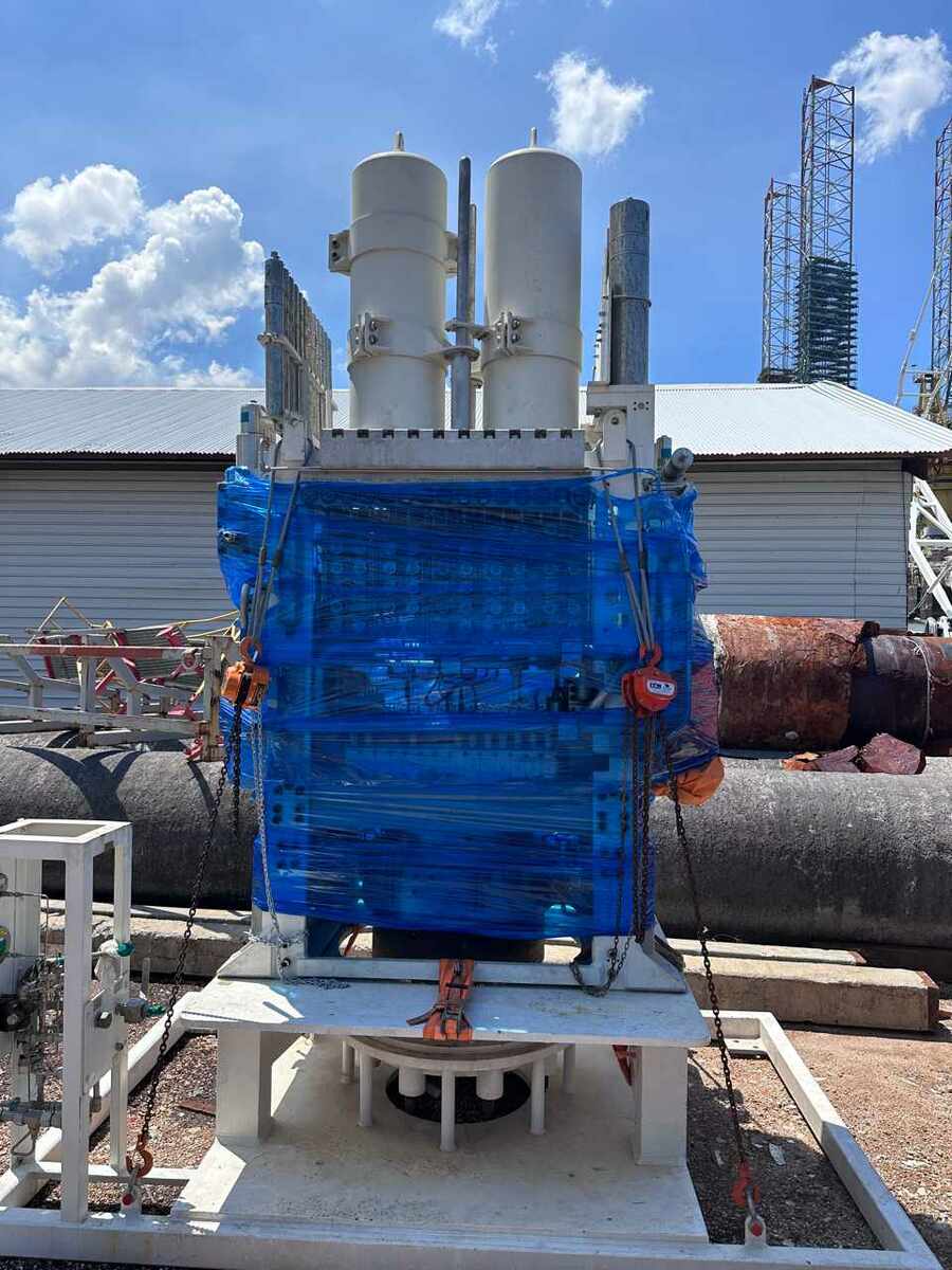 3935-nov-112-line-multiplexer-pod-stand_1