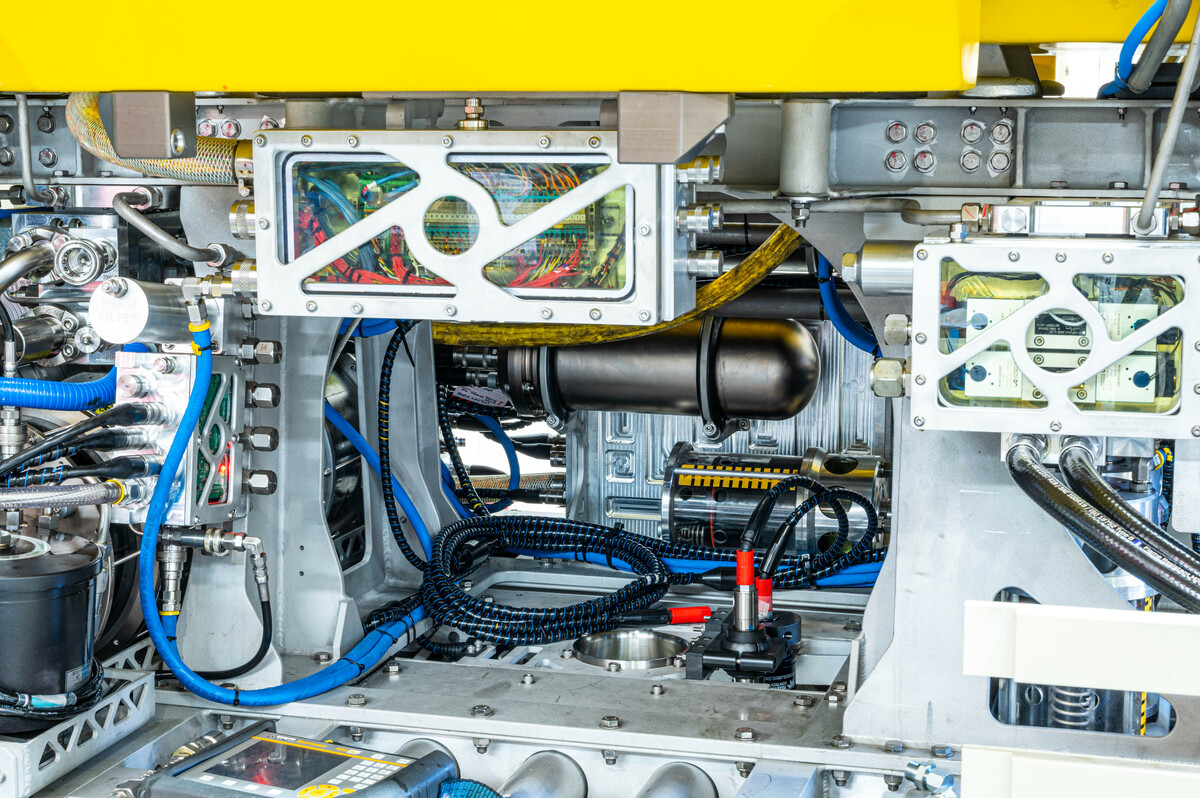 3932-6-000m-rated-100hp-rov_4