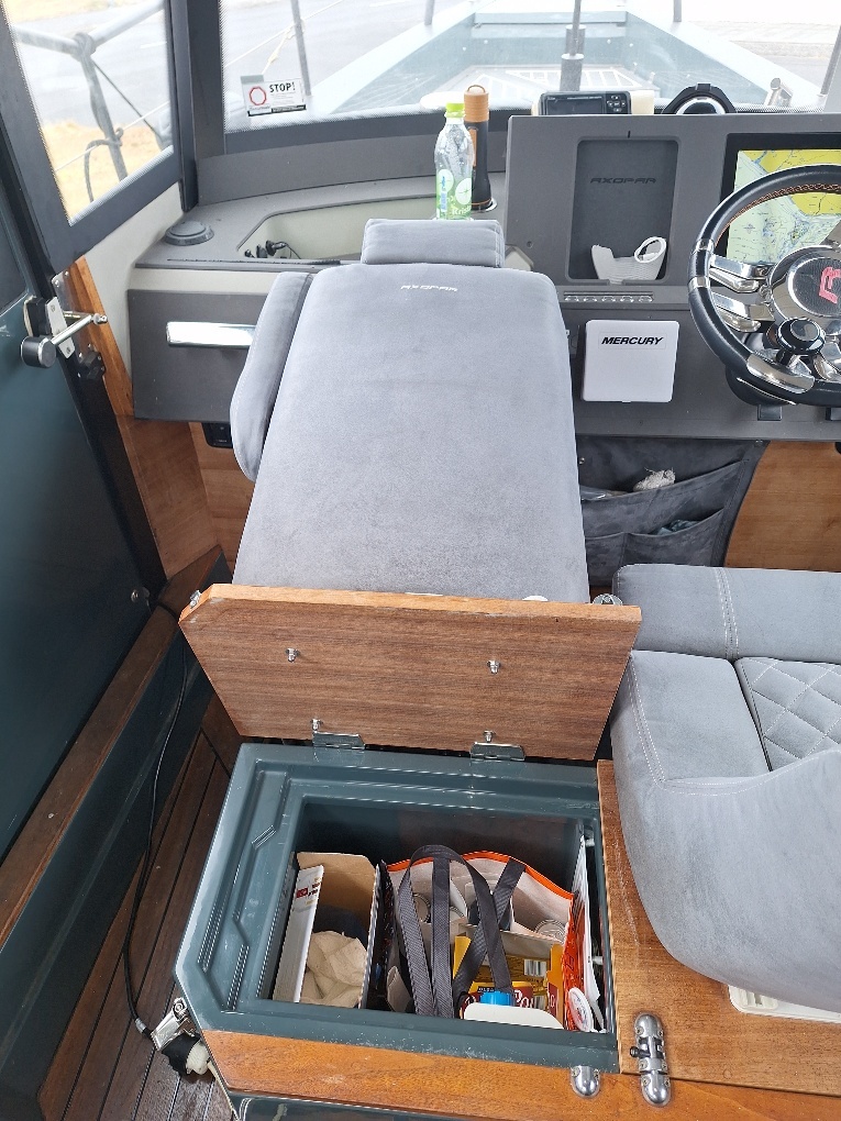 4060-axopar-28-cabin-boat_2