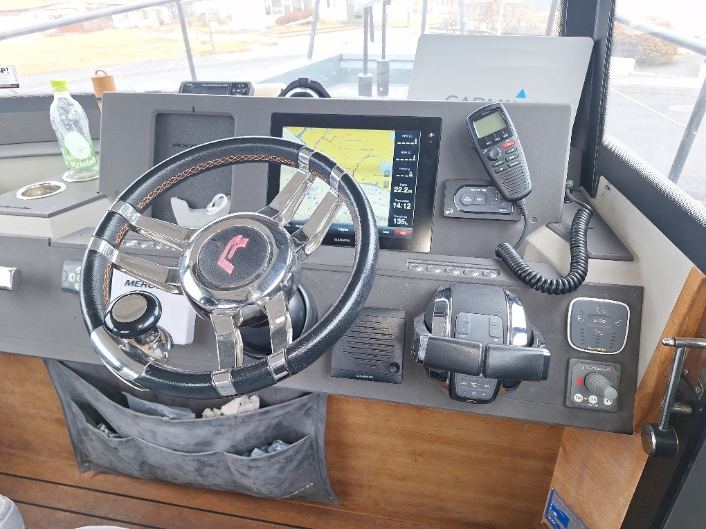 4060-axopar-28-cabin-boat_10