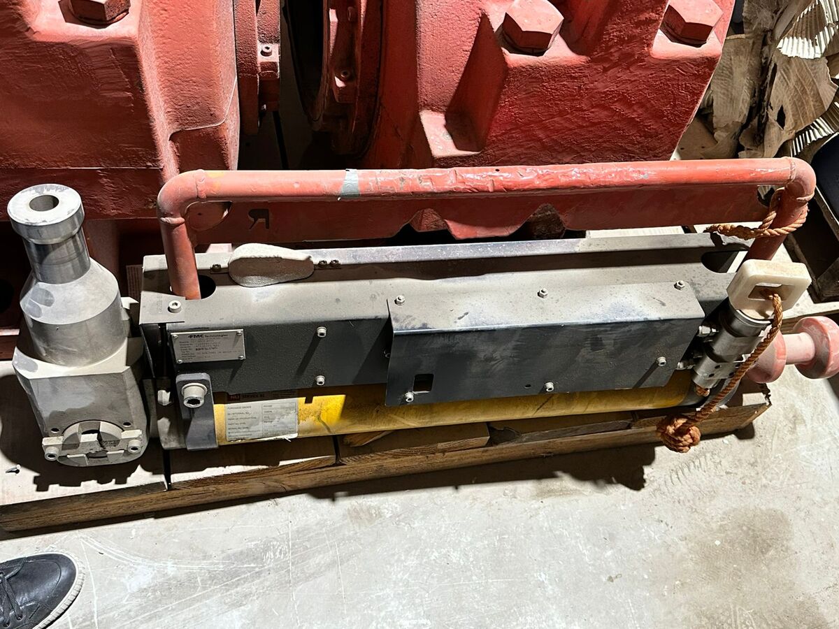 4121-used-rov-lifting-and-stroking-tools_2