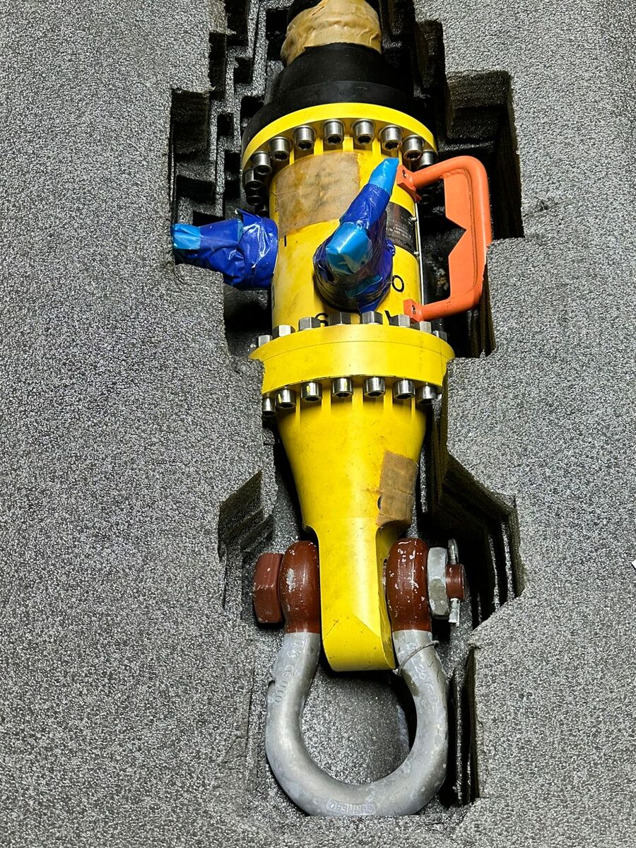 4121-used-rov-lifting-and-stroking-tools_4