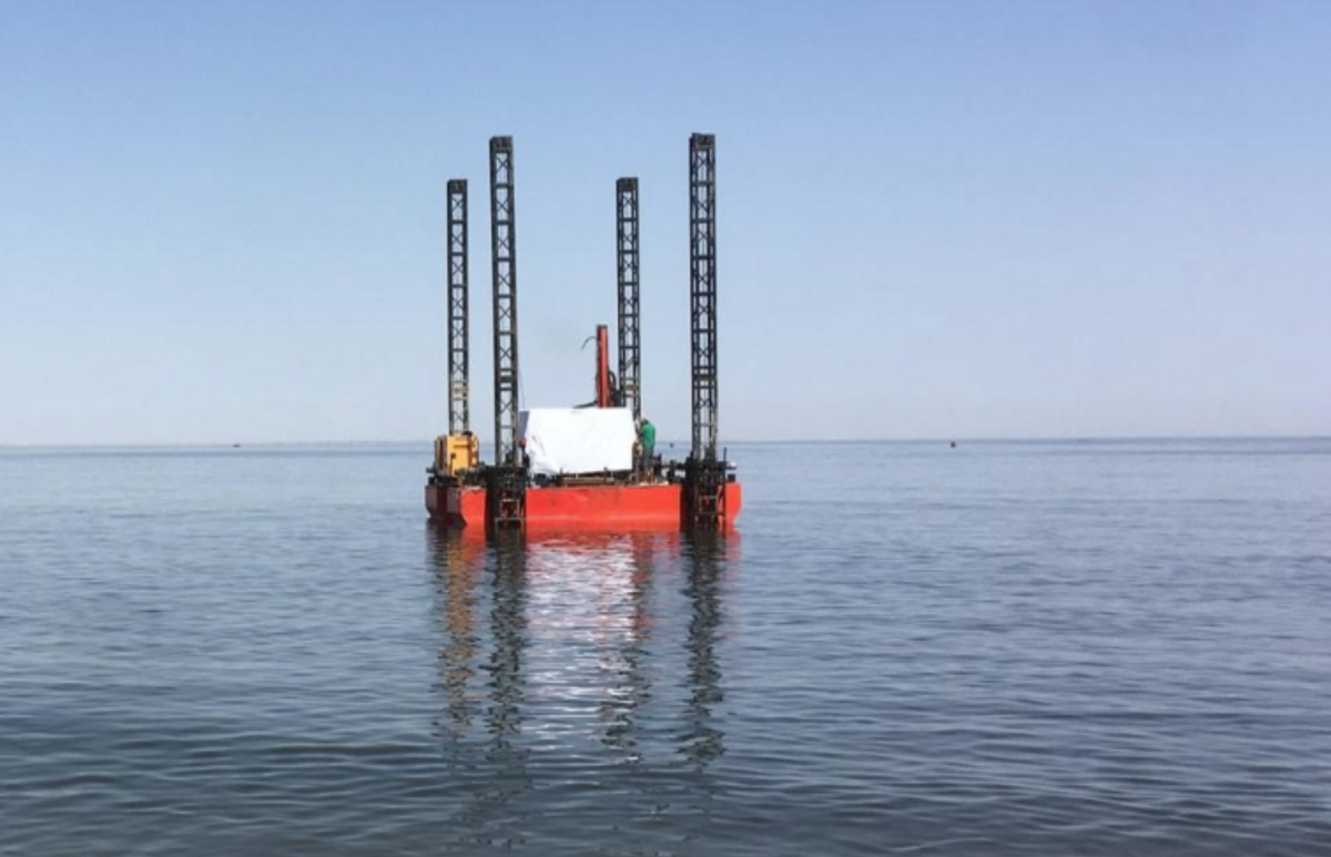 4237-jack-up-drilling-geotechnical-barges_1