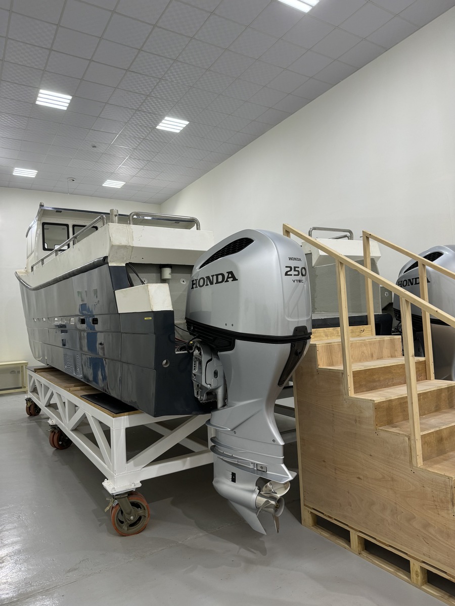 4240-unused-8-9m-catamaran_2