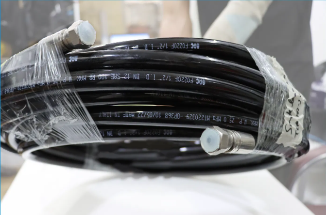 4301-underwater-diver-handling-tools_2