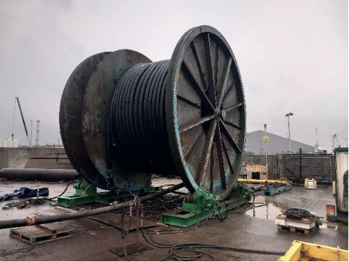 4304-300t-conventional-crane-under-roller_1