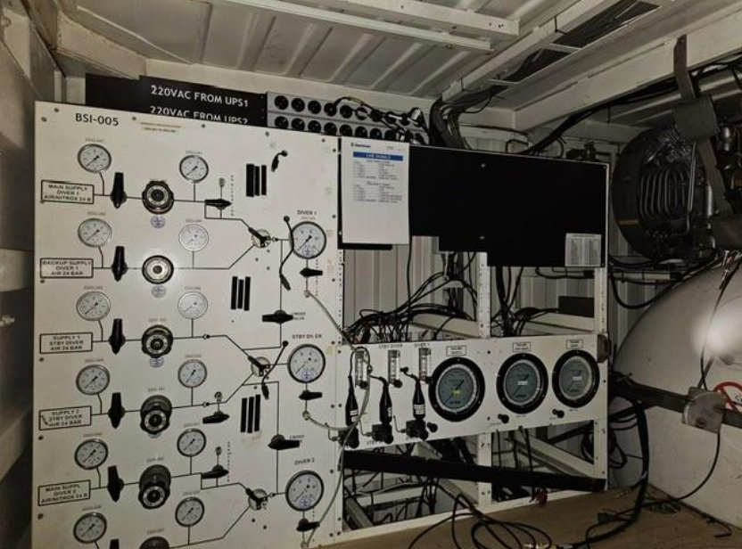 4426-20ft-containerised-decompression-chamber_8