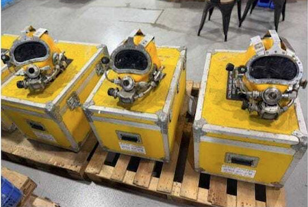 4668-kirby-morgan-17c-diving-helmets_2