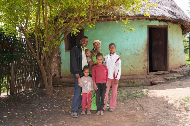 Sozema Birhanu wit her family DSC04662