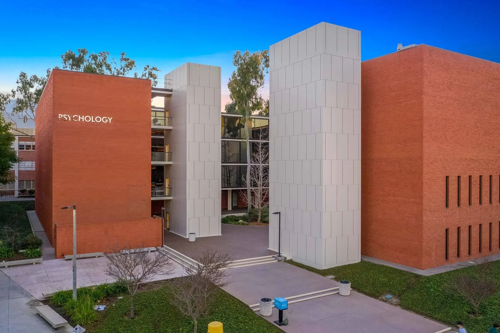 CSULB-Psychology-Building_2---1621x1080.jpg