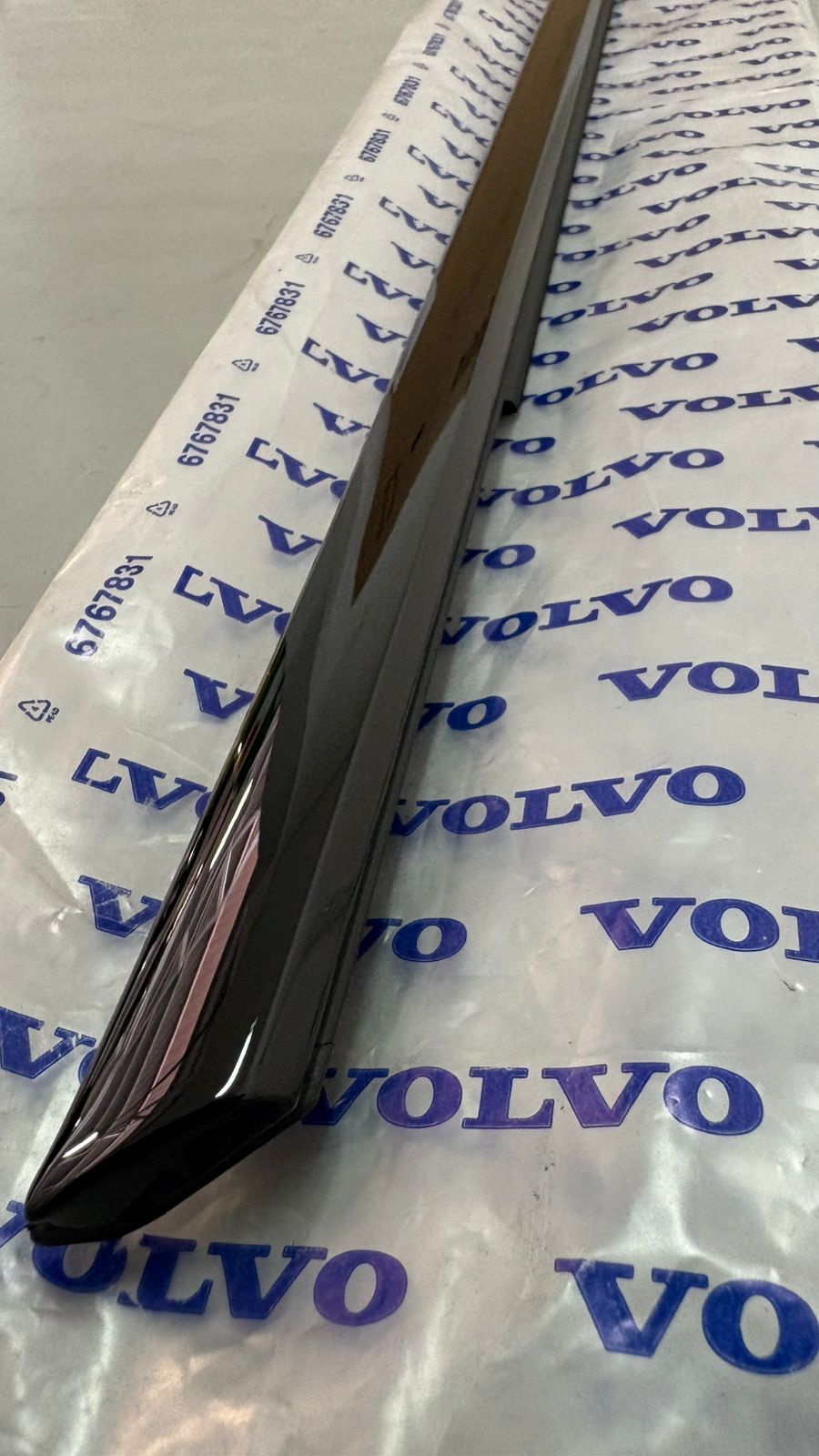 Moldura de acabamento da porta dianteira - VOLVO - 31425999