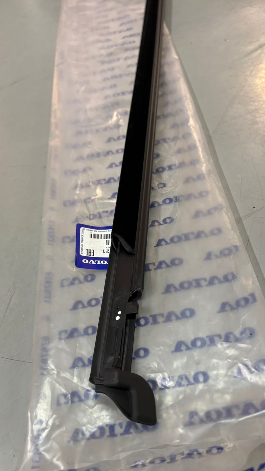 Moldura de acabamento da porta traseira - VOLVO - 32229821