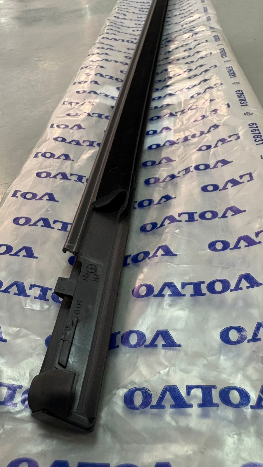 Moldura de acabamento da porta dianteira - VOLVO - 31425999