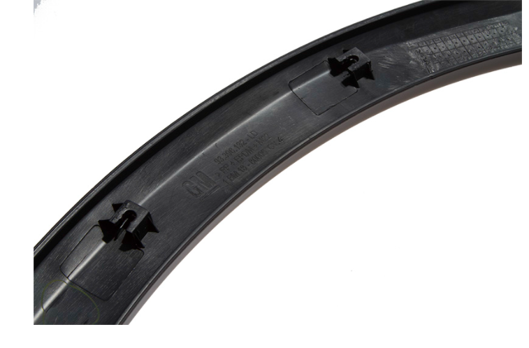 Moldura da abertura da roda dianteira direita - GM - 93396132