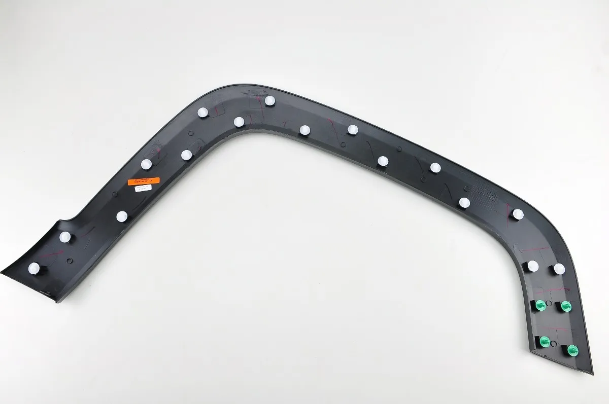 Moldura paralama dianteiro esquerdo - JEEP - 735599034