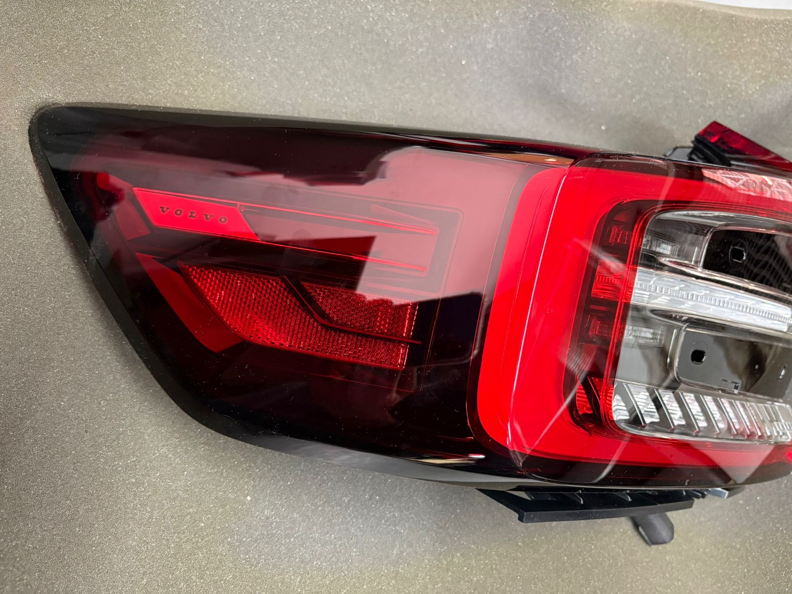 Carcaça da lanterna inferior traseira - VOLVO - 32365666