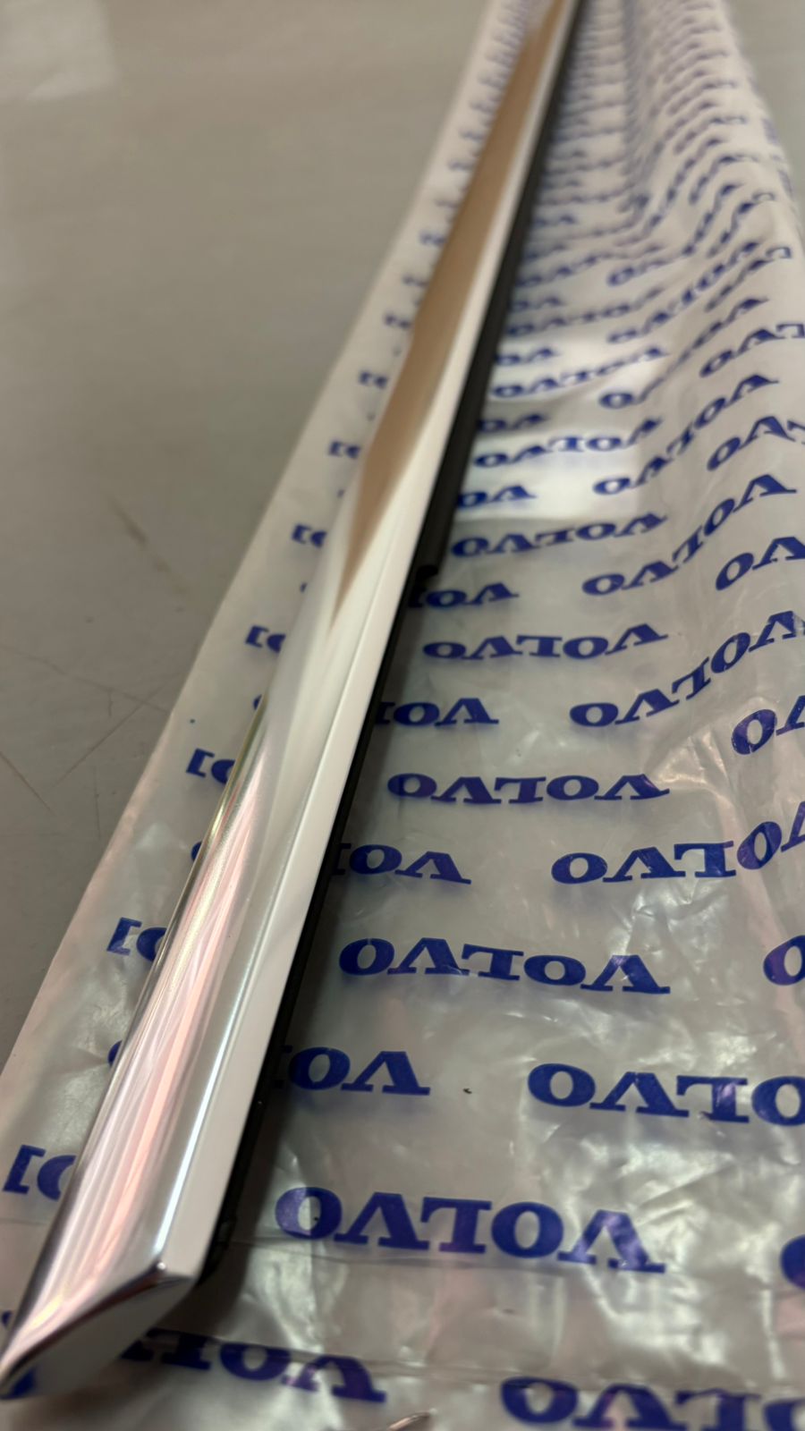 Moldura de acabamento da porta dianteira - VOLVO - 32229819