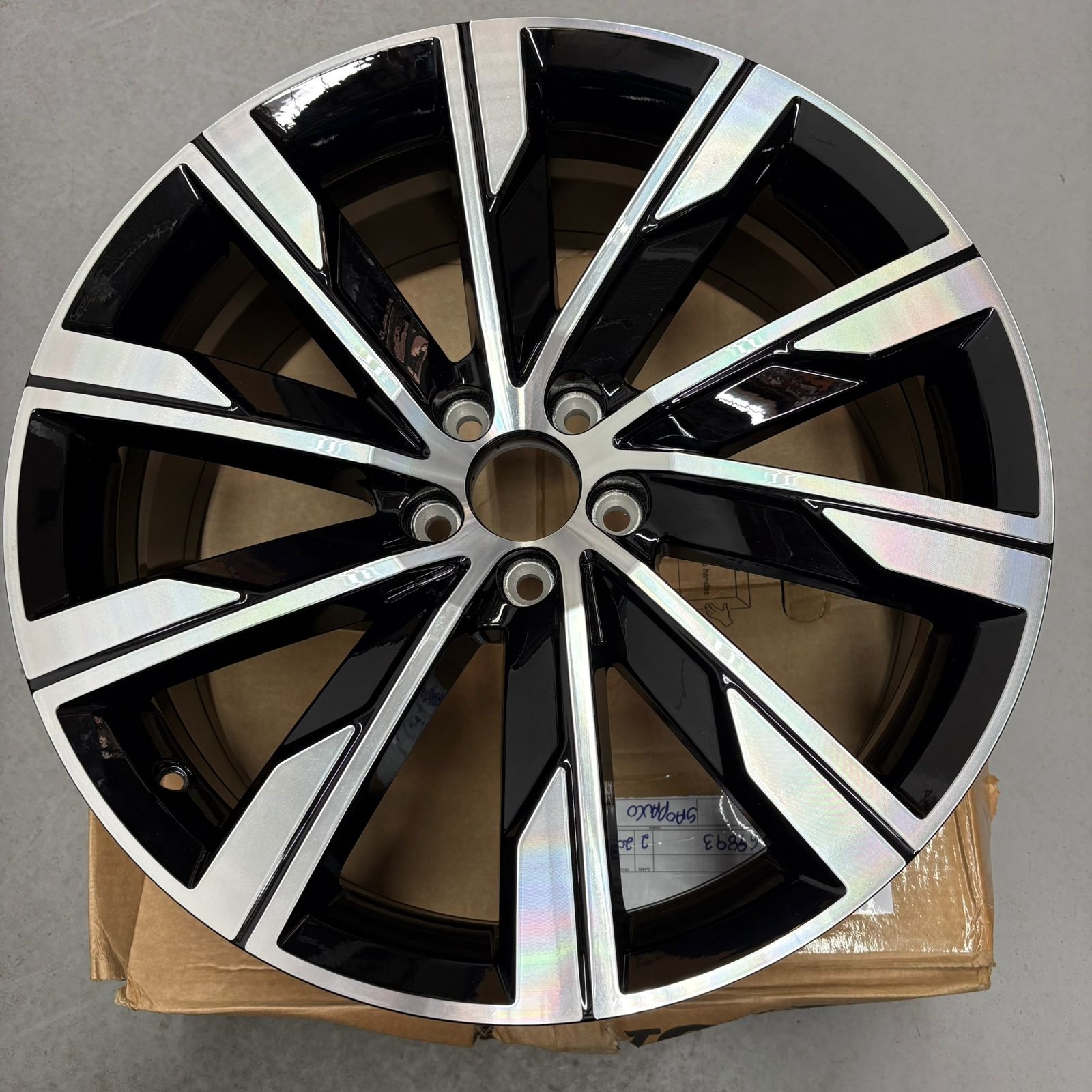 Roda de liga leve - VOLVO - 31664378