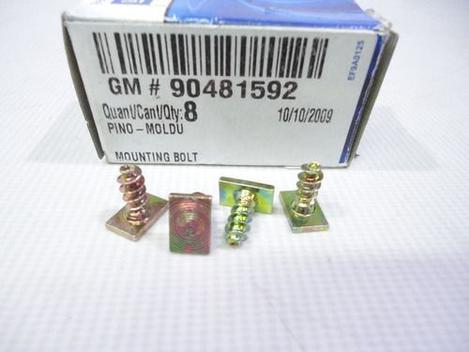 Prisioneiro da moldura inferior da tampa traseira - GM - 90481592