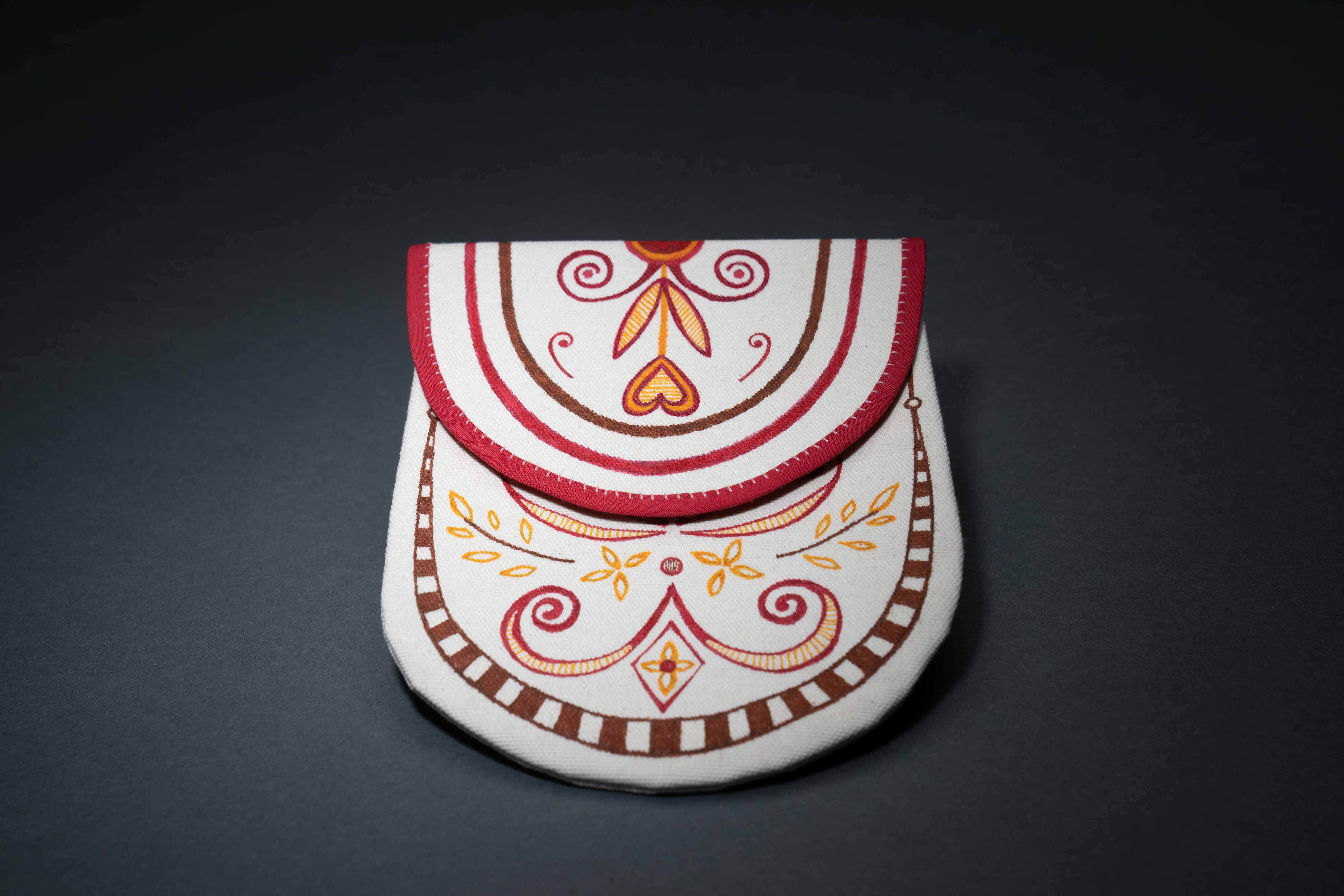 Margaret Orr (Cree, Chisasibi First Nation), Painted pouch, 2022. Canvas, natural dyes. On loan from the artist. Photo by James Kegley.