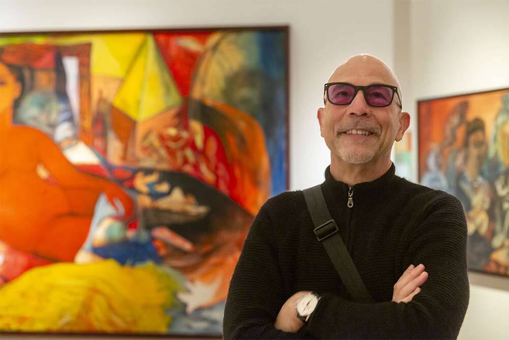 EnChroma volunteer Alan Distasio takes in PEM’s South Asian Art Gallery. Photo by Kathy Tarantola/PEM.