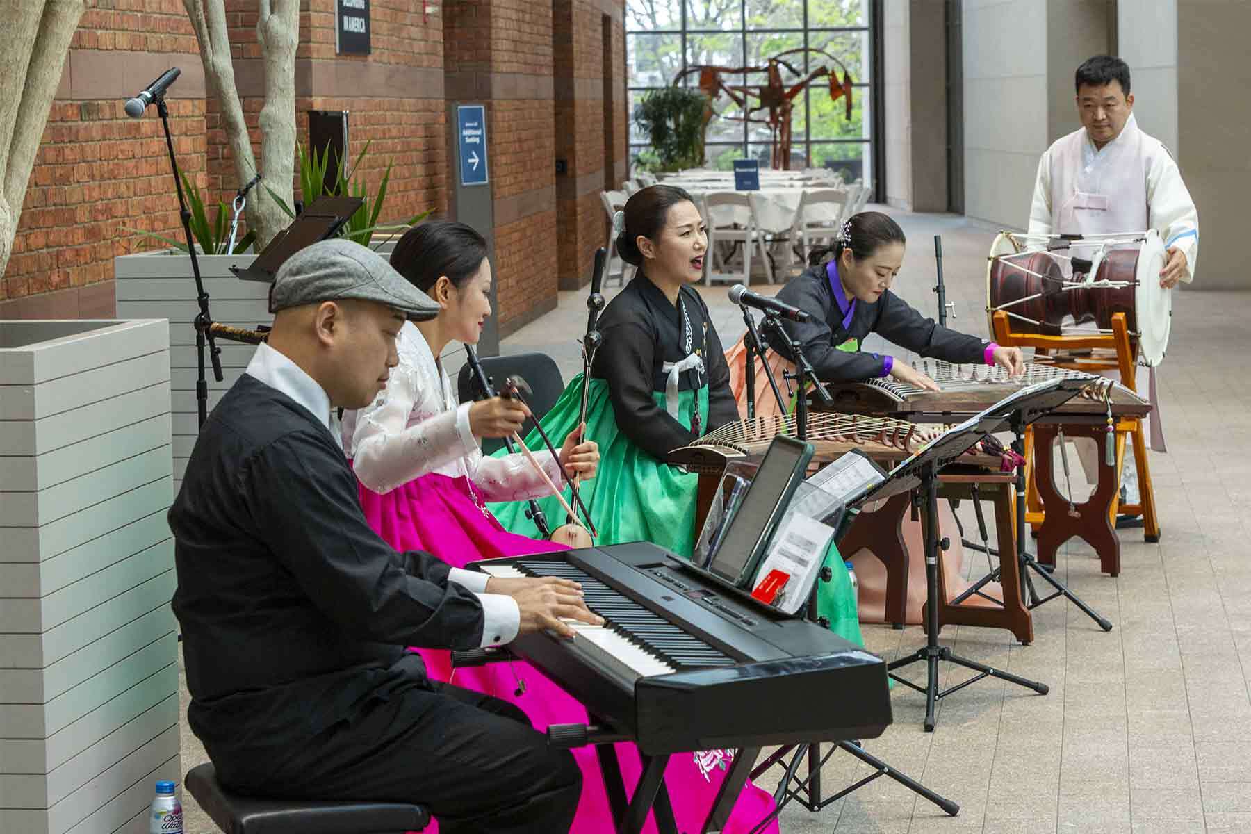 G–Hwaja, a dynamic quintet rooted in Korean traditional music performs for the Main Atrium. The ensemble features a 12-string gayageum, byeongchang vocals, 25-string gayageum, daegeum, sogeum, taepyeongso, haegeum and piano.