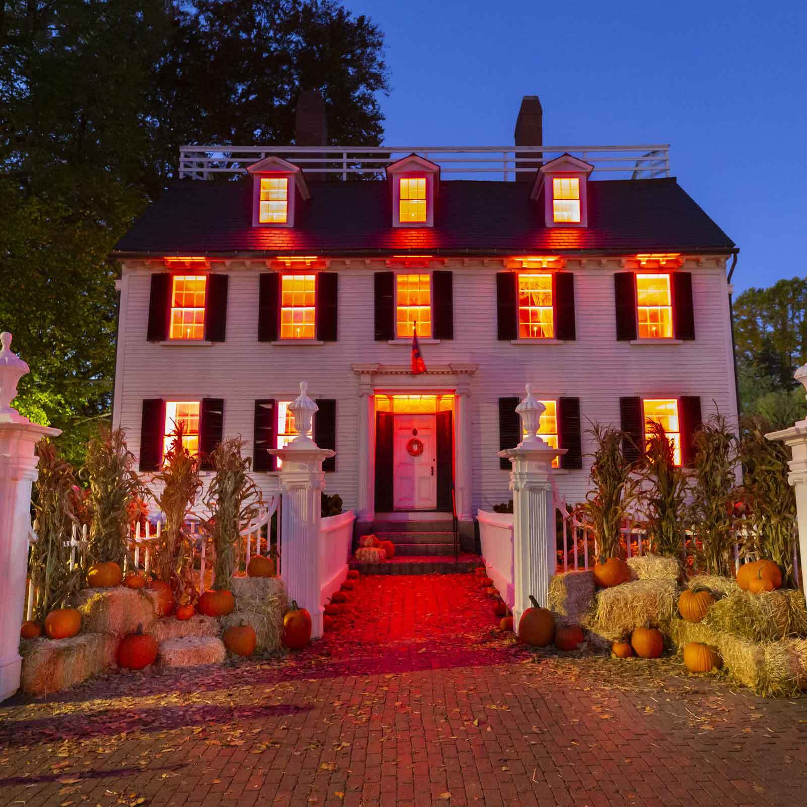 Ropes Mansion decorated like Allison's house in Hocus Pocus
