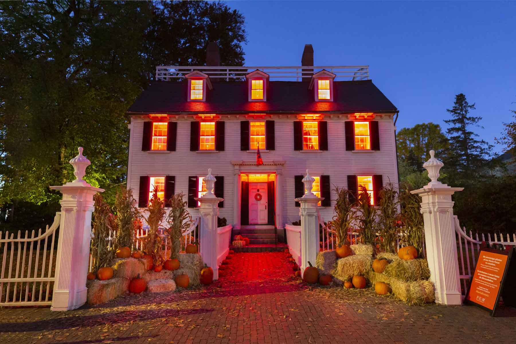 Hocus Pocus Decor at Ropes Mansion