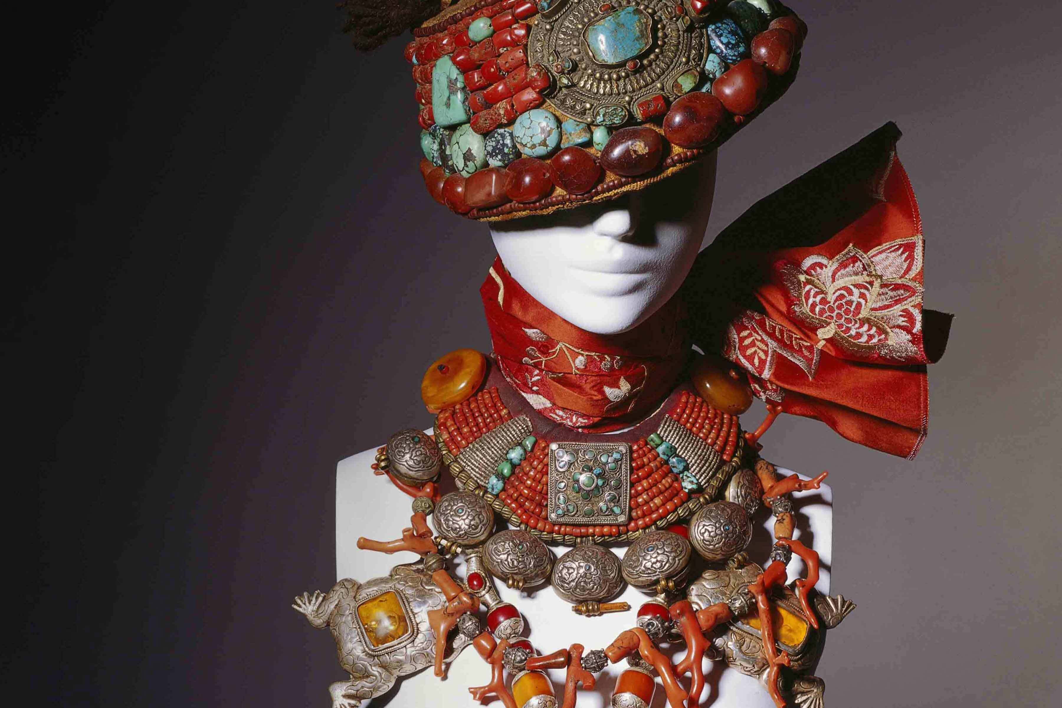 Rare Bird of Fashion: The Irreverent Iris Apfel