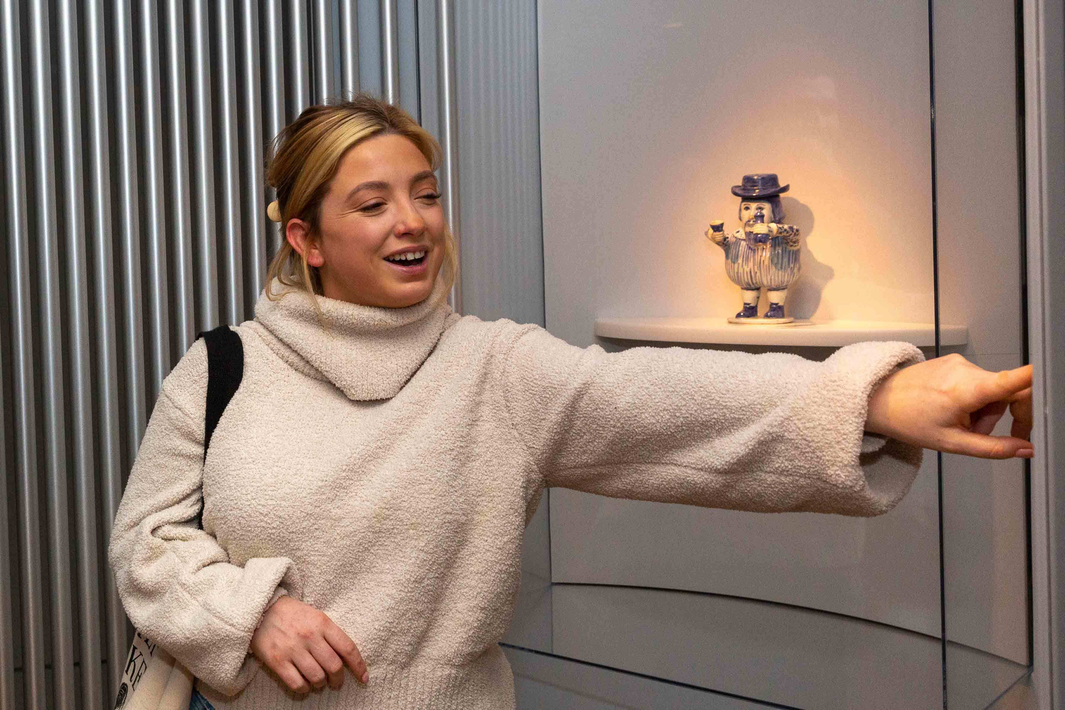 Guest in the gallery in fron of the Mr. Nobody statue piece.