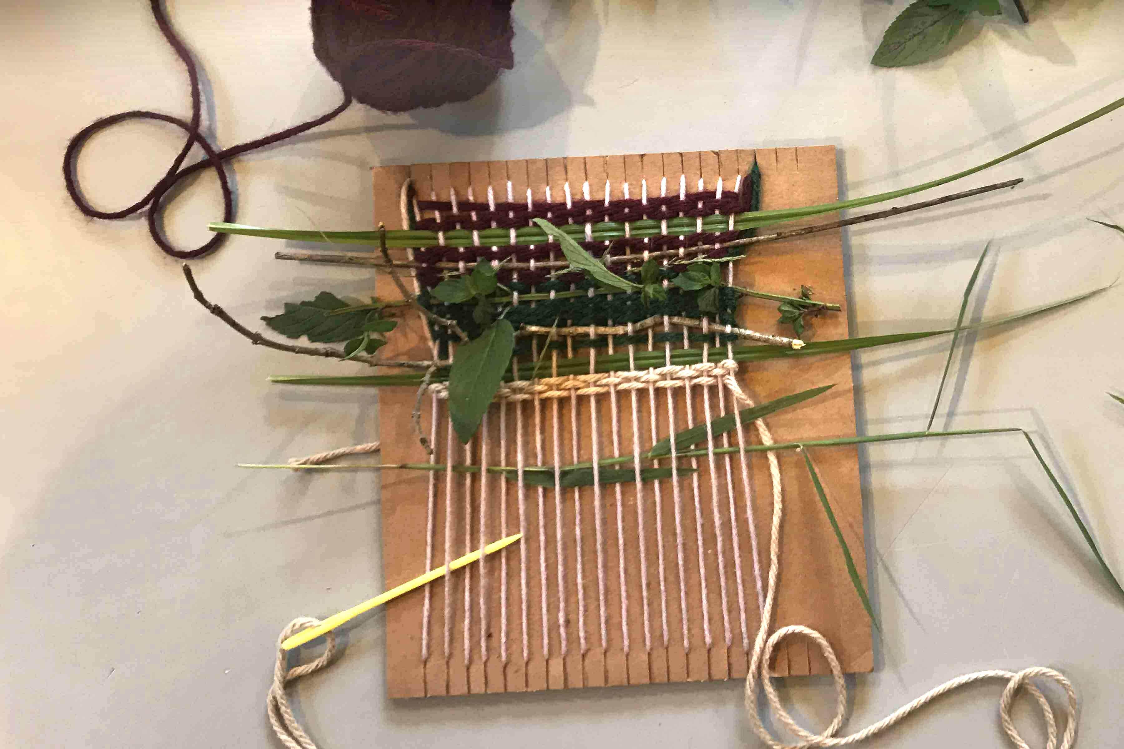 Tejido con materiales encontrados