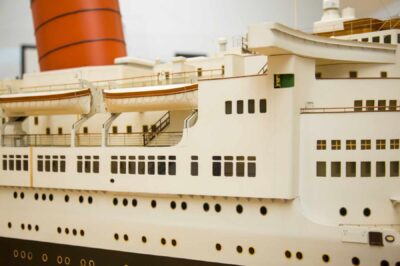 Details of the QE. Photos by Bob Packert.
