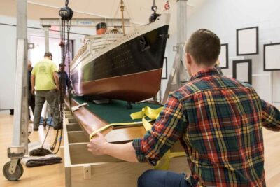 Moving the Queen Elizabeth. Photos by Bob Packert.