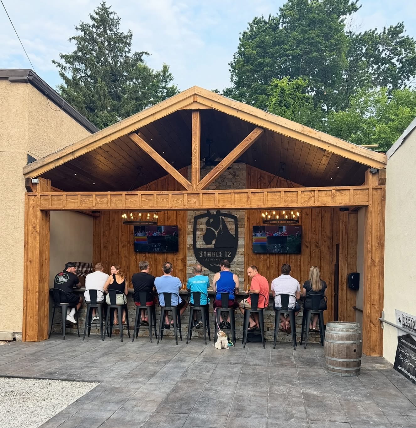 Stable 12 Outdoor Bar