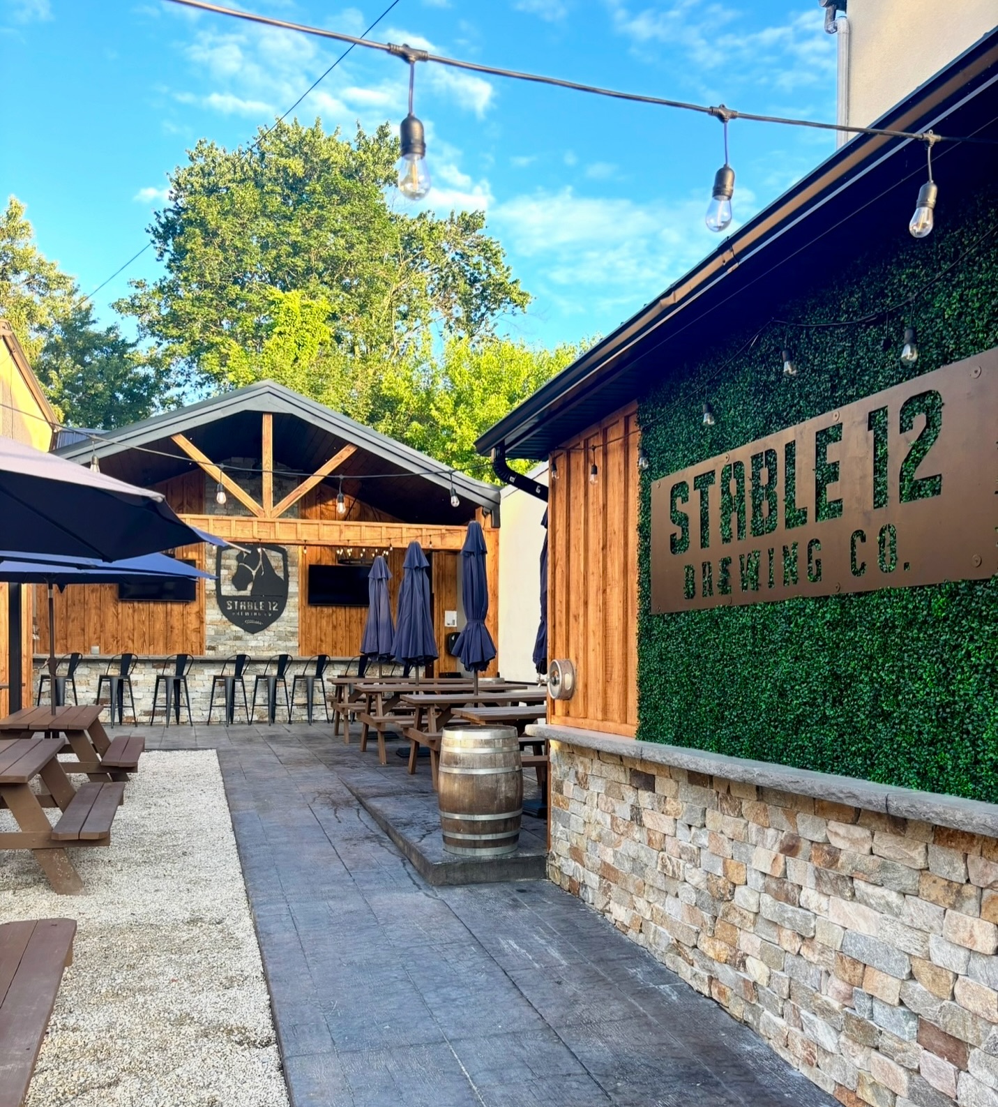 Stable 12 Outdoor Bar