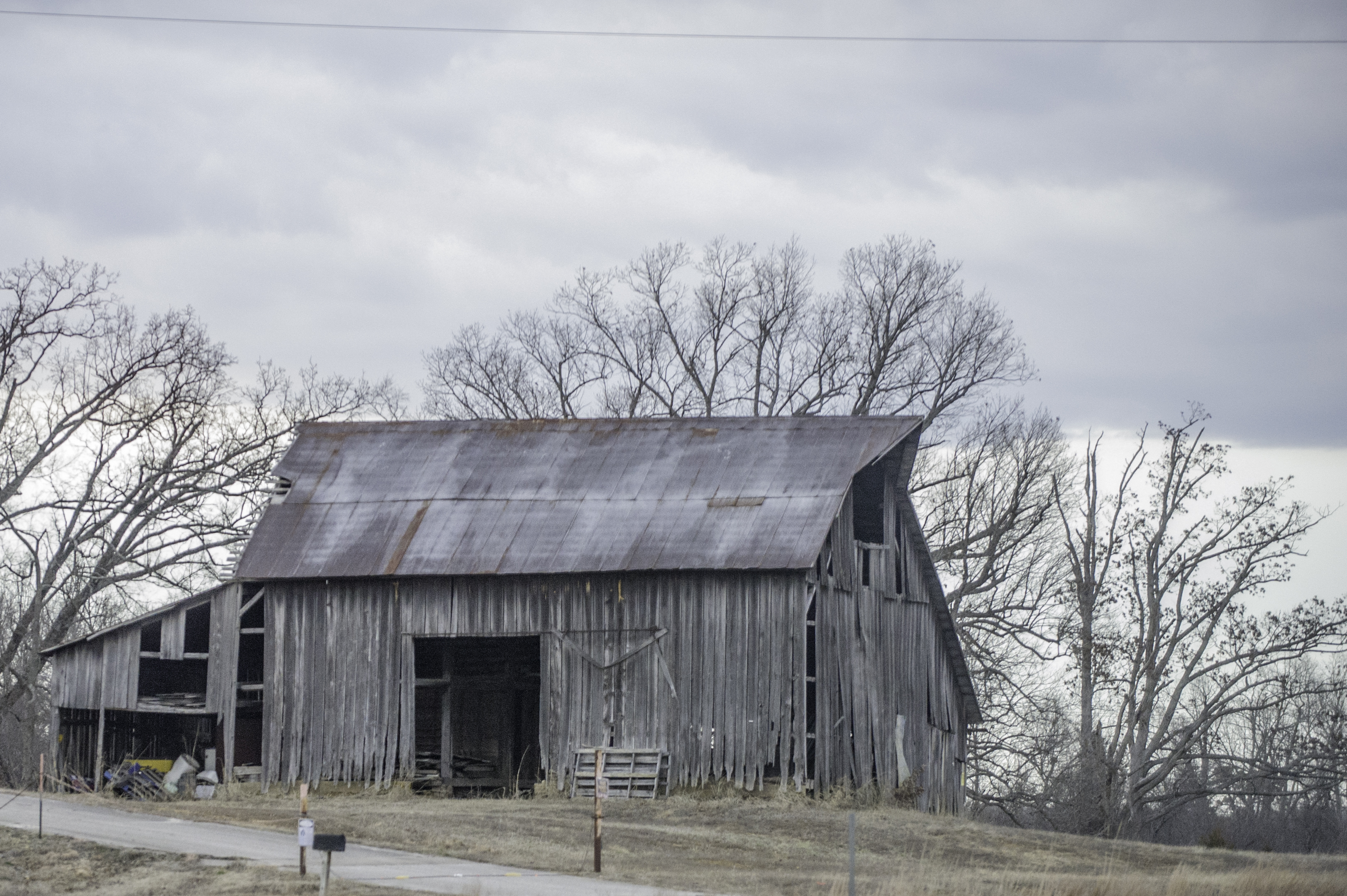 Old-Barn-in-Poplur-Bluff-Hywy-67-9178