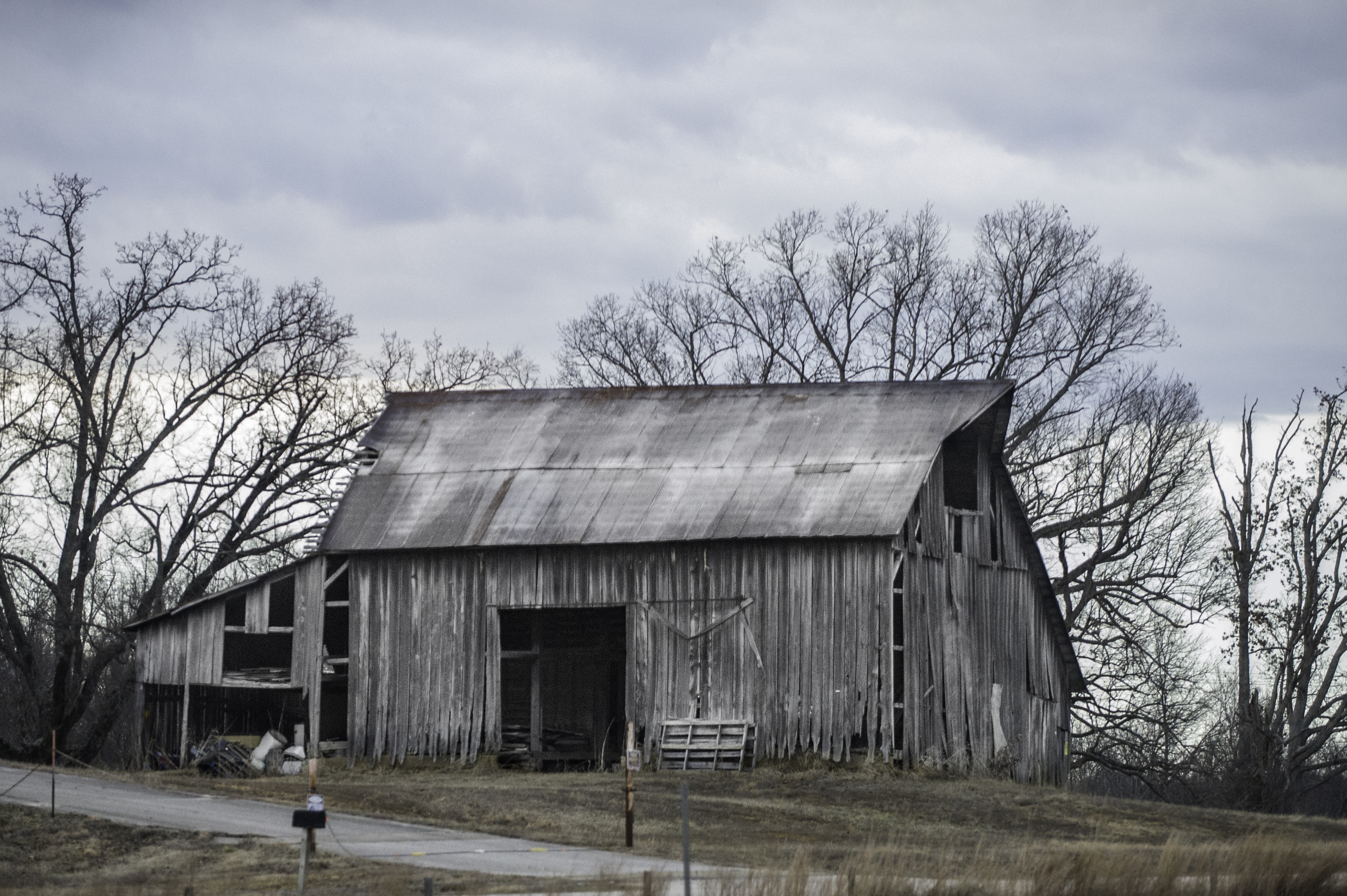 Old-Barn-in-Poplur-Bluff-Hywy-67-9180-2