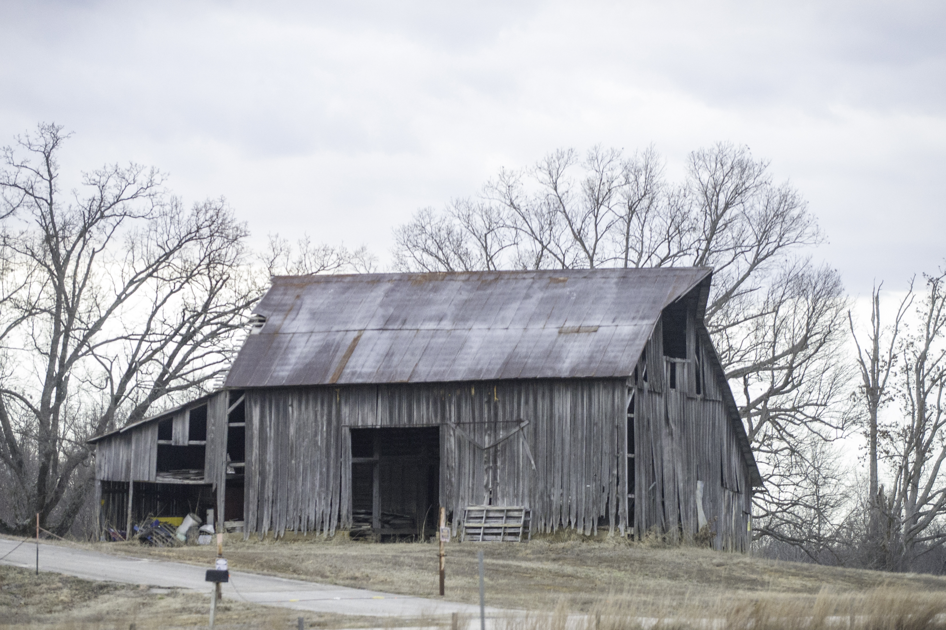 Old-Barn-in-Poplur-Bluff-Hywy-67-9180